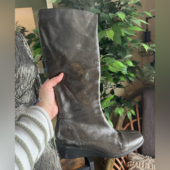 La Canadienne Patent Leather Boots - Picture 3 of 7